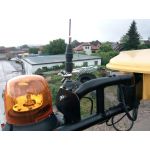 Kombajn New Holland, CB vysílačka Allamat 409, CB anténa Sirio Mini Snake na přídavném držáku