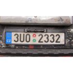 Nissan Pathfinder, CMOS kamera 180 stup v podloce SPZ - zobrazen na 2DIN rdiu JVC 