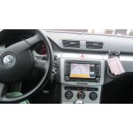 VW Passat, kamera typu CCD v osvtlen SPZ, zobrazen na originlnm rdiu s navigac